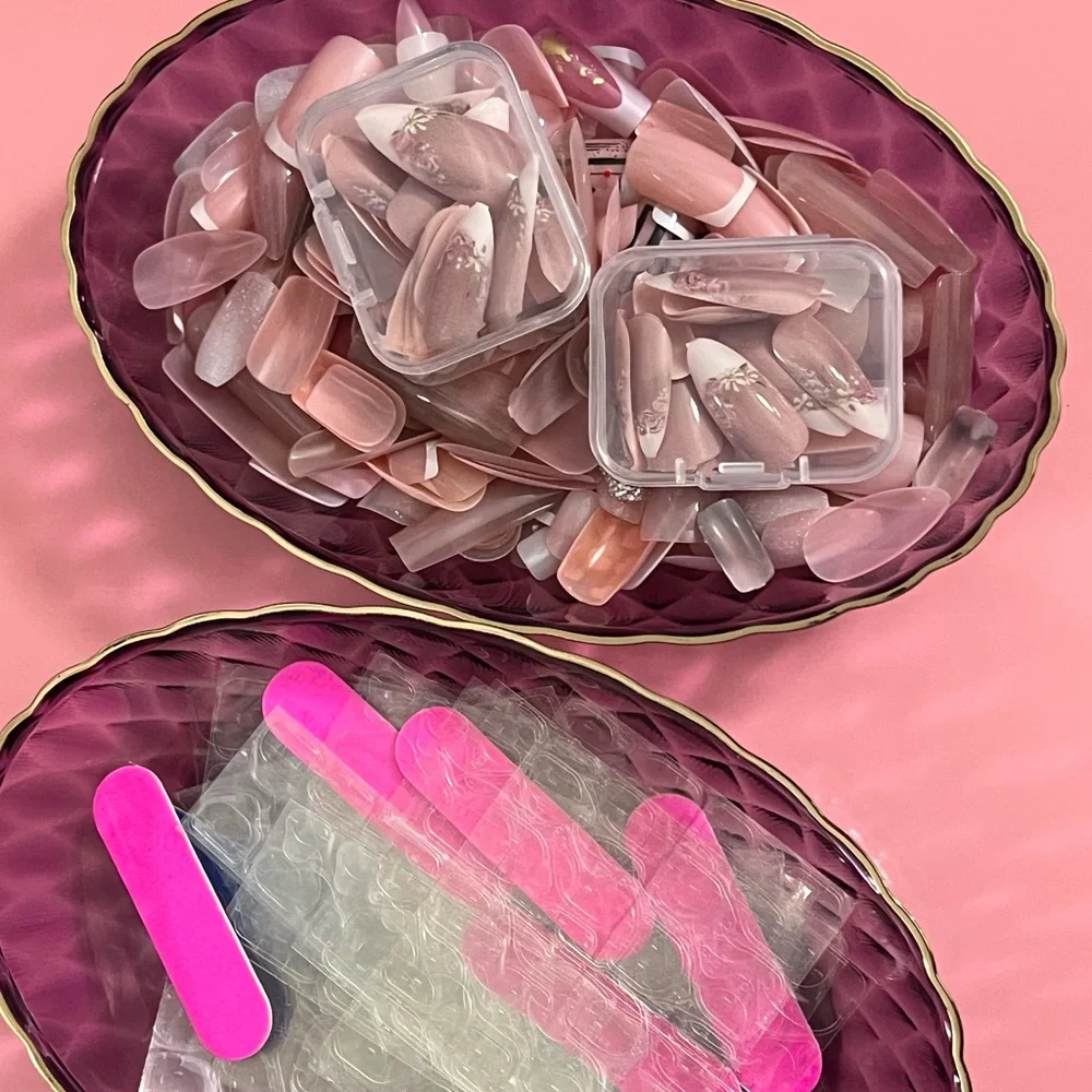 Nail Press-On Set with Pink Floral Accent - Home Party Supplies